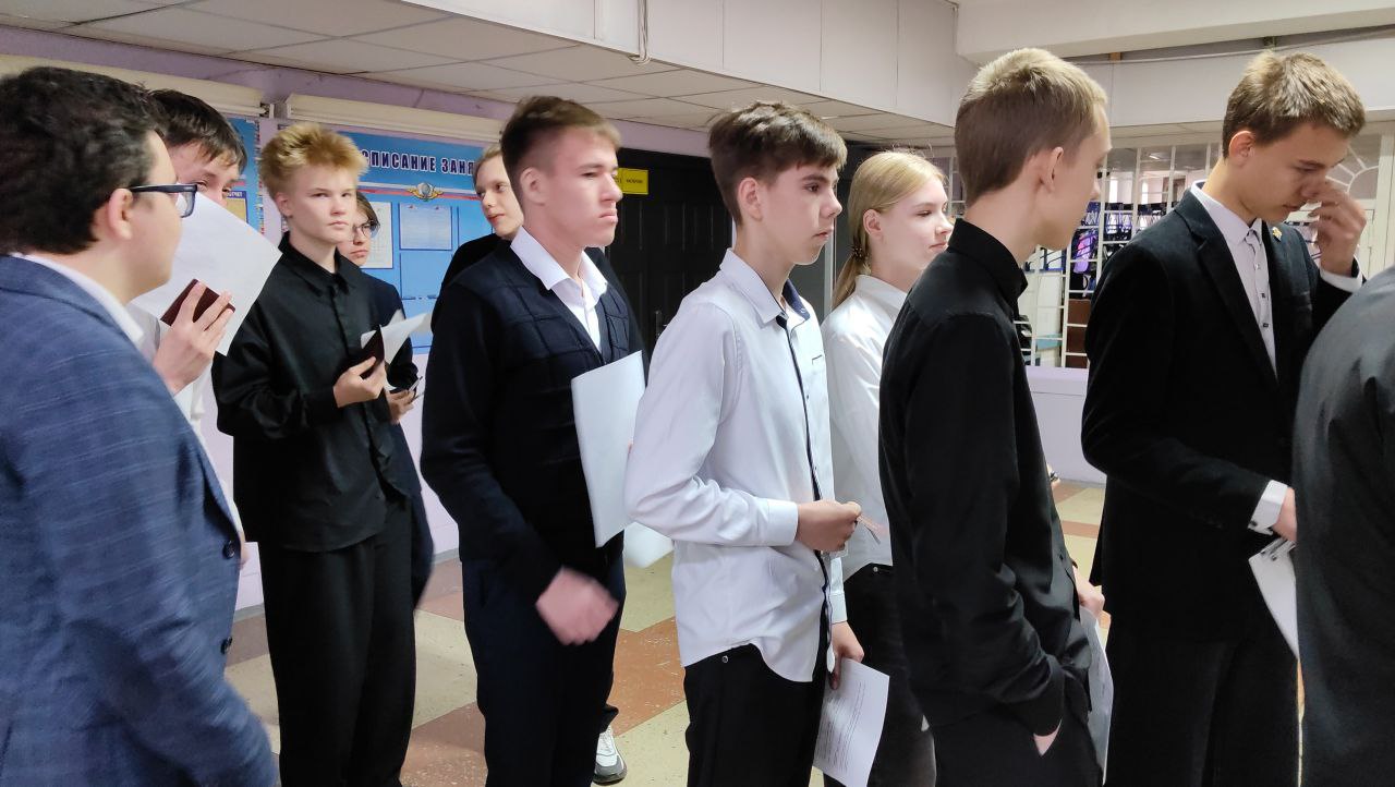 Выпускники 9 кл. сдали второй обязательный предмет – русский язык.